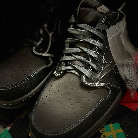 Deadstock Travis Scott Low Dunks ‘Phantom Blacks”, Jordan’s \ Nike. $250 Sale! - Picture 10 of 16